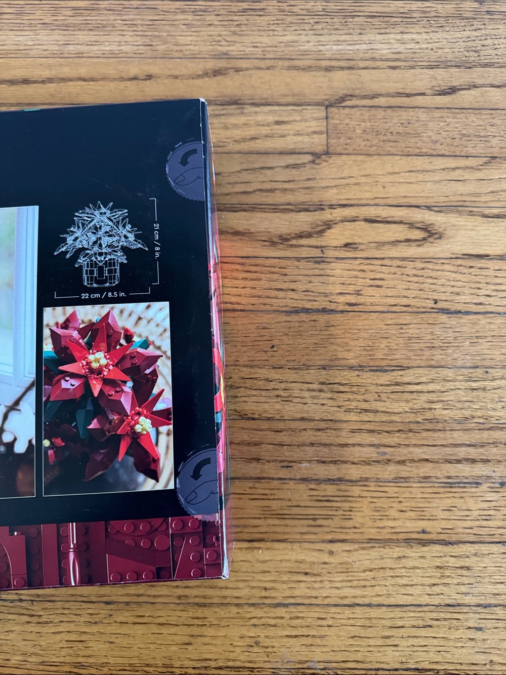 LEGO Icons Poinsettia Plant Building Set and Centerpiece Table Decoration 10370 - Picture 5 of 5